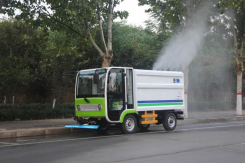 电动四轮高压清洗车