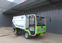 四轮后置式挂桶车