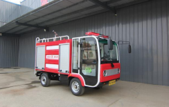 电动四轮消防洒水车